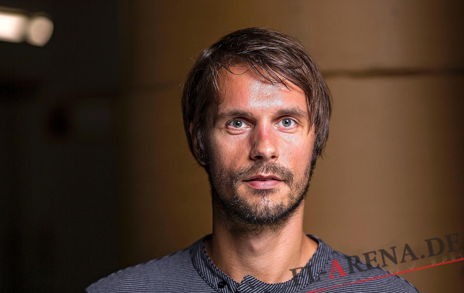 Stefan Pries »Ich versuche zu helfen« FLARENA